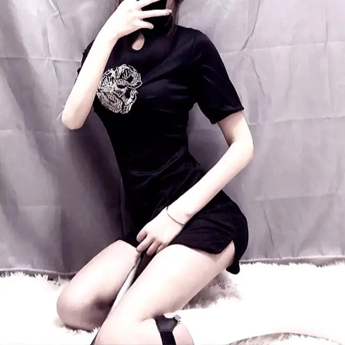 三艳嬉春